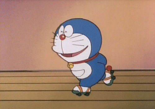 Aquí Doraemon con los patines de Playskool
