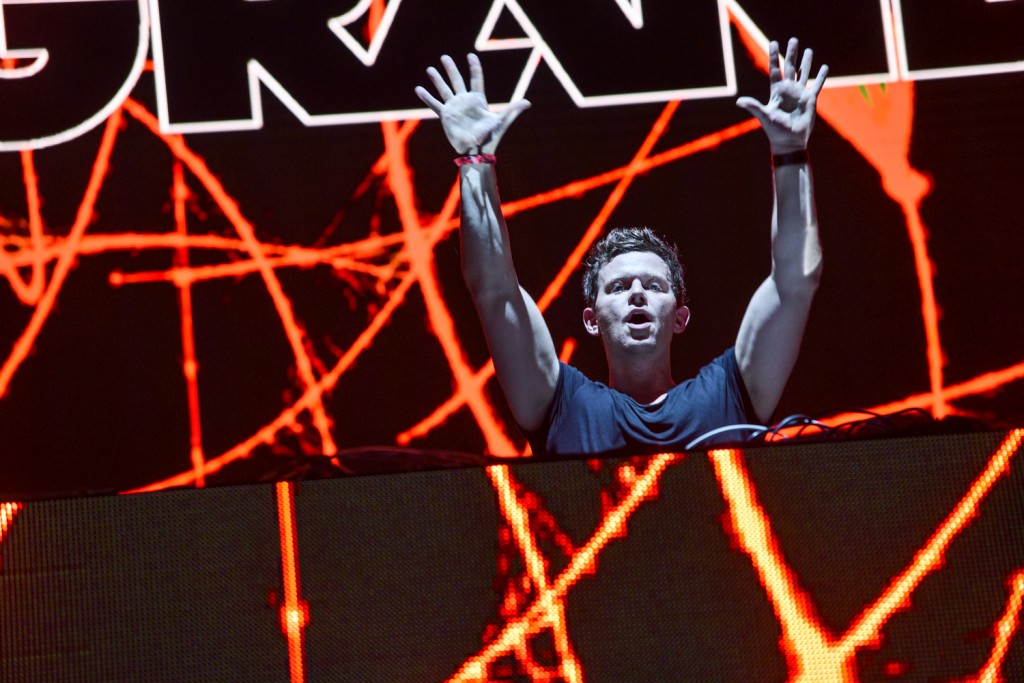 EDM pioneer Fedde Le Grand entices the crowd to put their hands up | Photo by Magic Liwanag for Ovation Productions