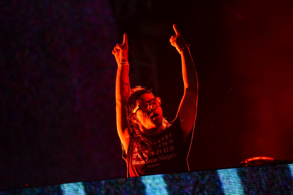 Skrillex turning it up to eleven!| Photo by Magic Liwanag for Ovation Productions