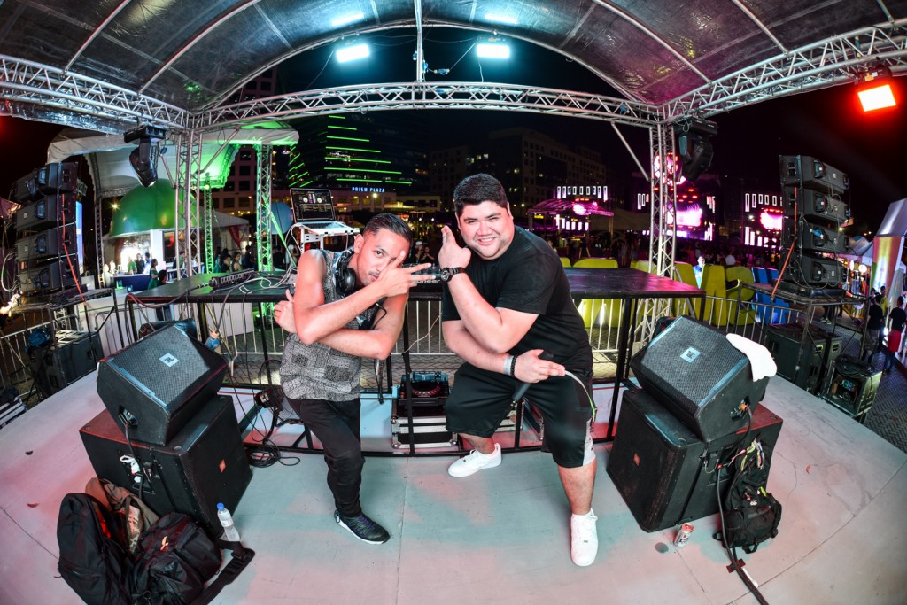 Nix Damn P and MC Paolo all charged up on the Smart stage  | Photo by Magic Liwanag for Ovation Productions