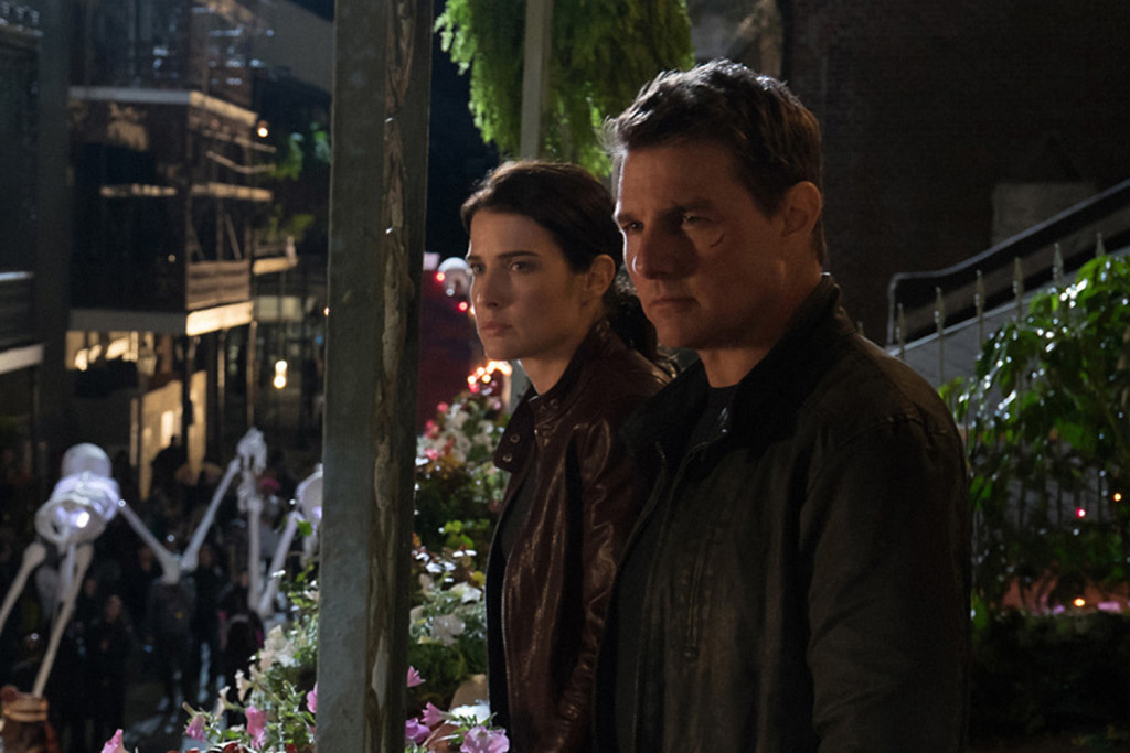 Left to right: Cobie Smulders plays Turner and Tom Cruise plays Jack Reacher in Jack Reacher: Never Go Back from Paramount Pictures and Skydance Productions
