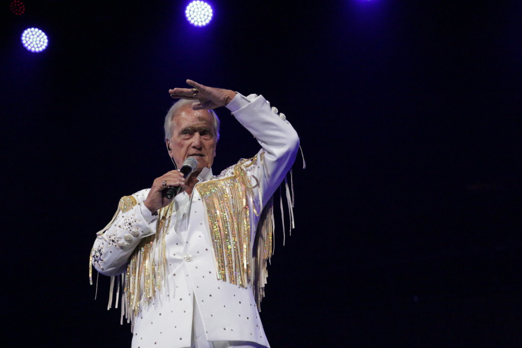 Boone recalled some of the good memories he had during his first visit in the Philippines. He teased the crowd when he said that some of them looked quite familiar although they look a bit different from how he remembered them.   GILLAN LASIC/INQUIRER.net