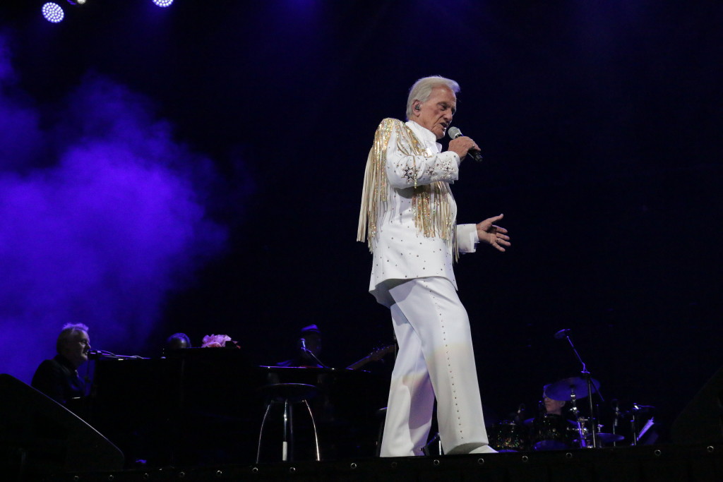 Boone kicked off the show with “Ain’t That A Shame” and performed some of his greatest hits like “Tutti Frutti,” “April Love,” “Moody River,” and “Bernardine.”  GILLAN LASIC/INQUIRER.net
