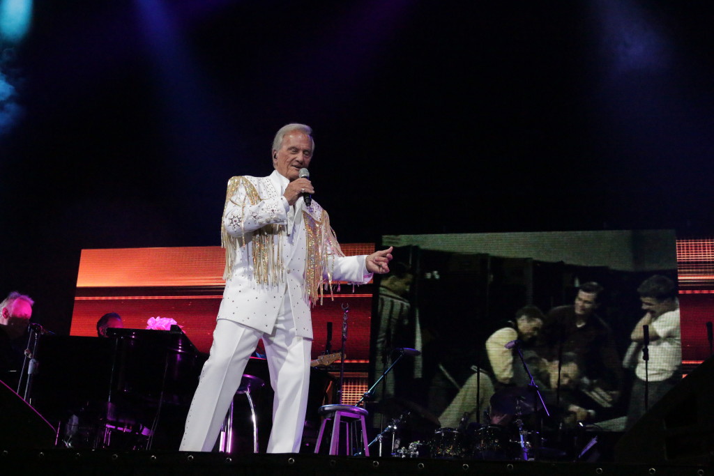 Christmas came early at the Big Dome as Pat Boone performed a series of Christmas songs backed by a 20-piece choir. GILLAN LASIC/INQUIRER.net