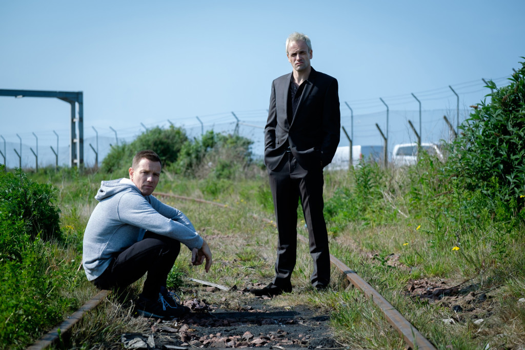 Ewan McGregor as Mark Renton and Jonny Lee Miller as Simon on railway tracks in TriStar PicturesÕ T2: TRAINSPOTTING