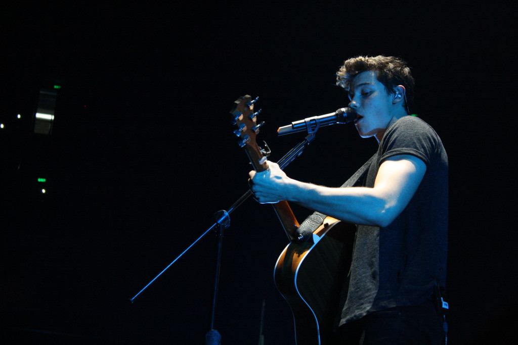 Shawn Mendes gets into the beat as he performs his hit single, Treat You Better. Francesca Militar/INQUIRER.net