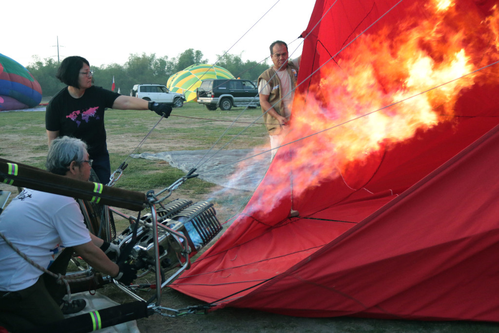 As early as 5 am, people were inflating balloons for the hot air balloon ride. GILLAN LASIC / INQUIRER.net
