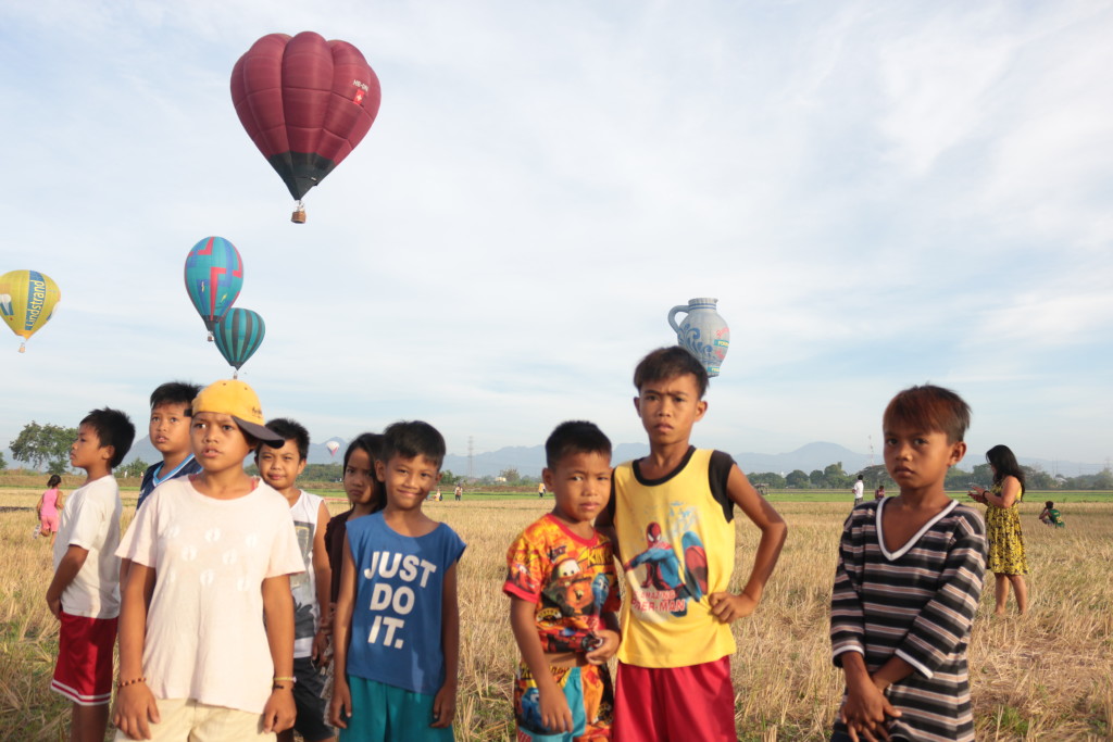 These kids posed for the camera as they gathered around us when we landed on a field. GILLAN LASIC / INQUIRER.net