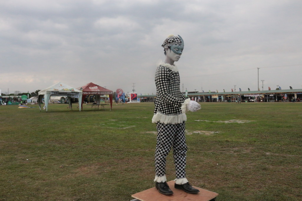 This mime was as chill as the wind. GILLAN LASIC / INQUIRER.net