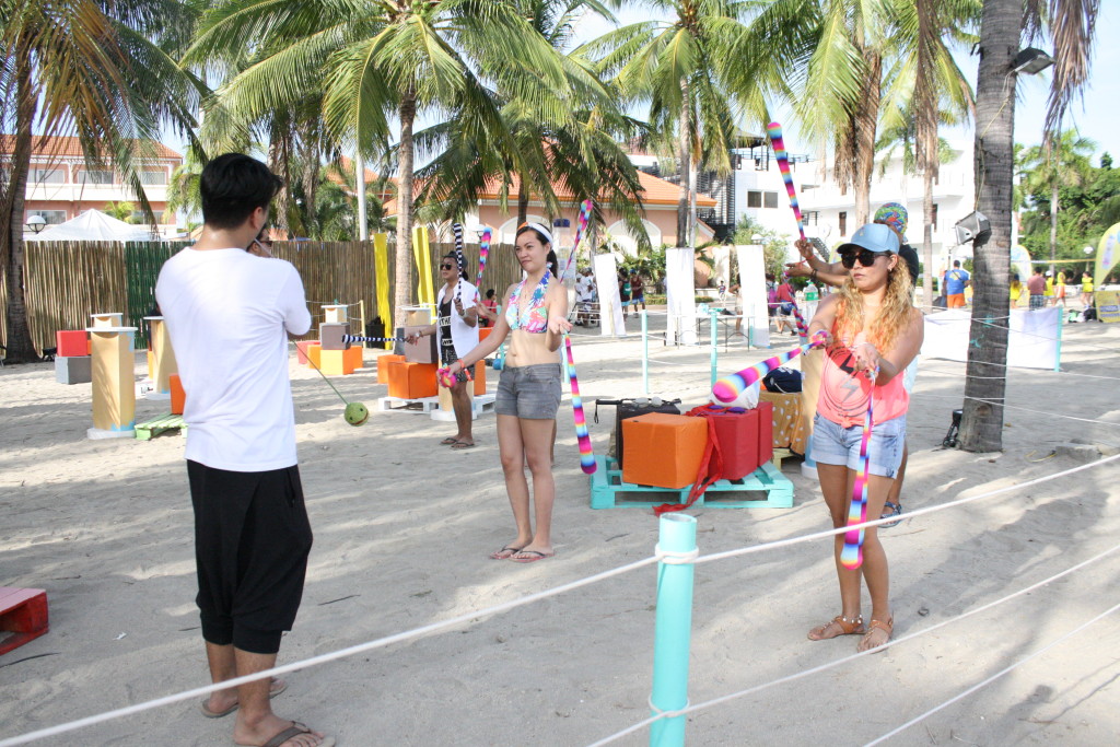 Free Poi lessons were also provided for eager Summer Siren participants. Mark Ferdinand Canoy/INQUIRER.net
