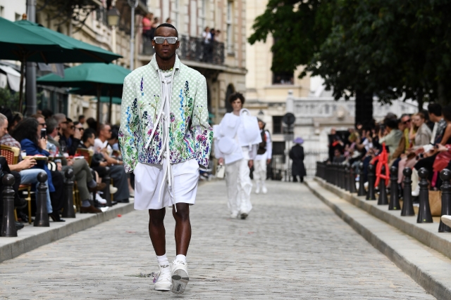 Paris men's fashion goes flowery