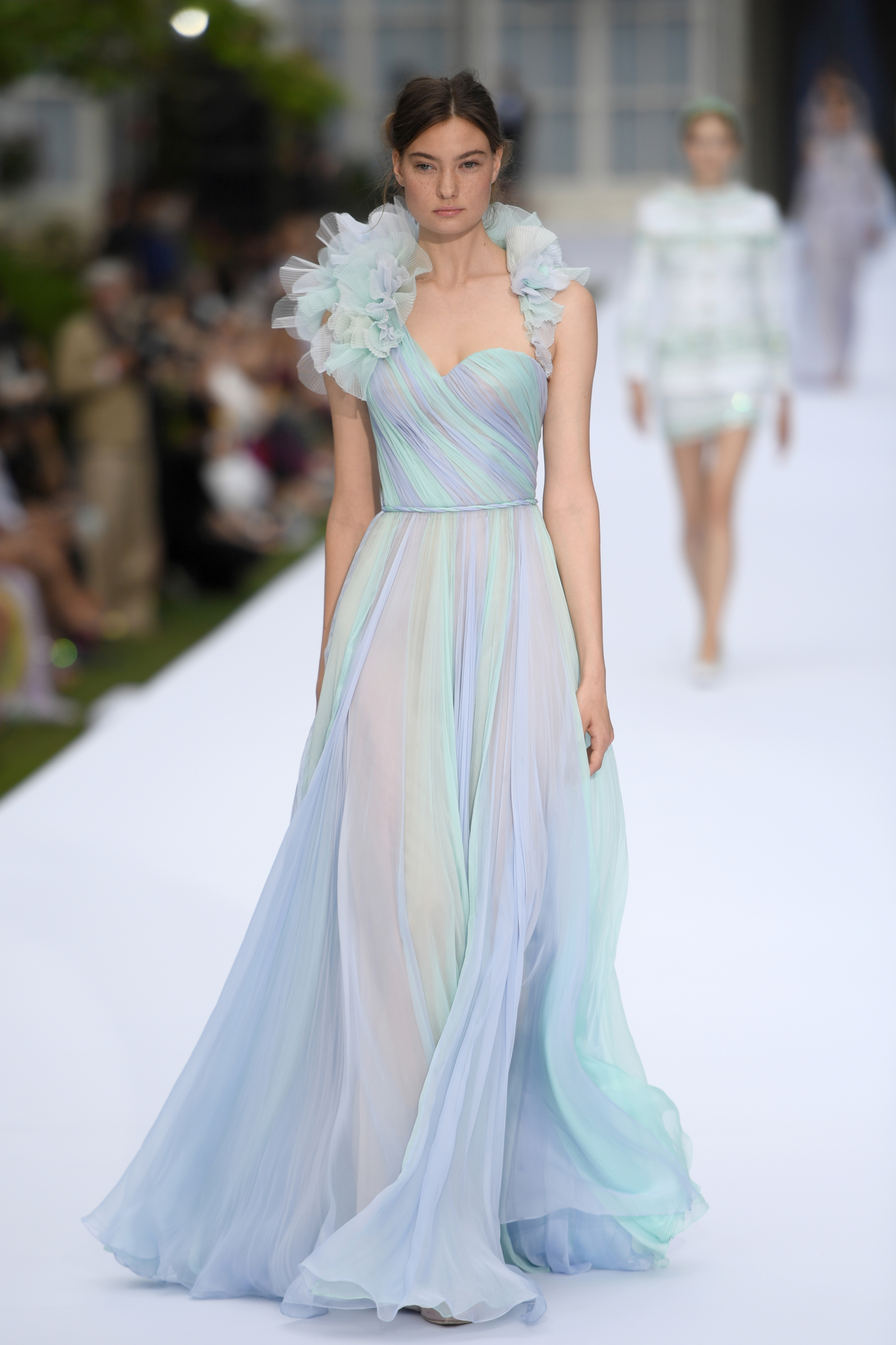 10 haute couture dresses  that could cause a sensation on 