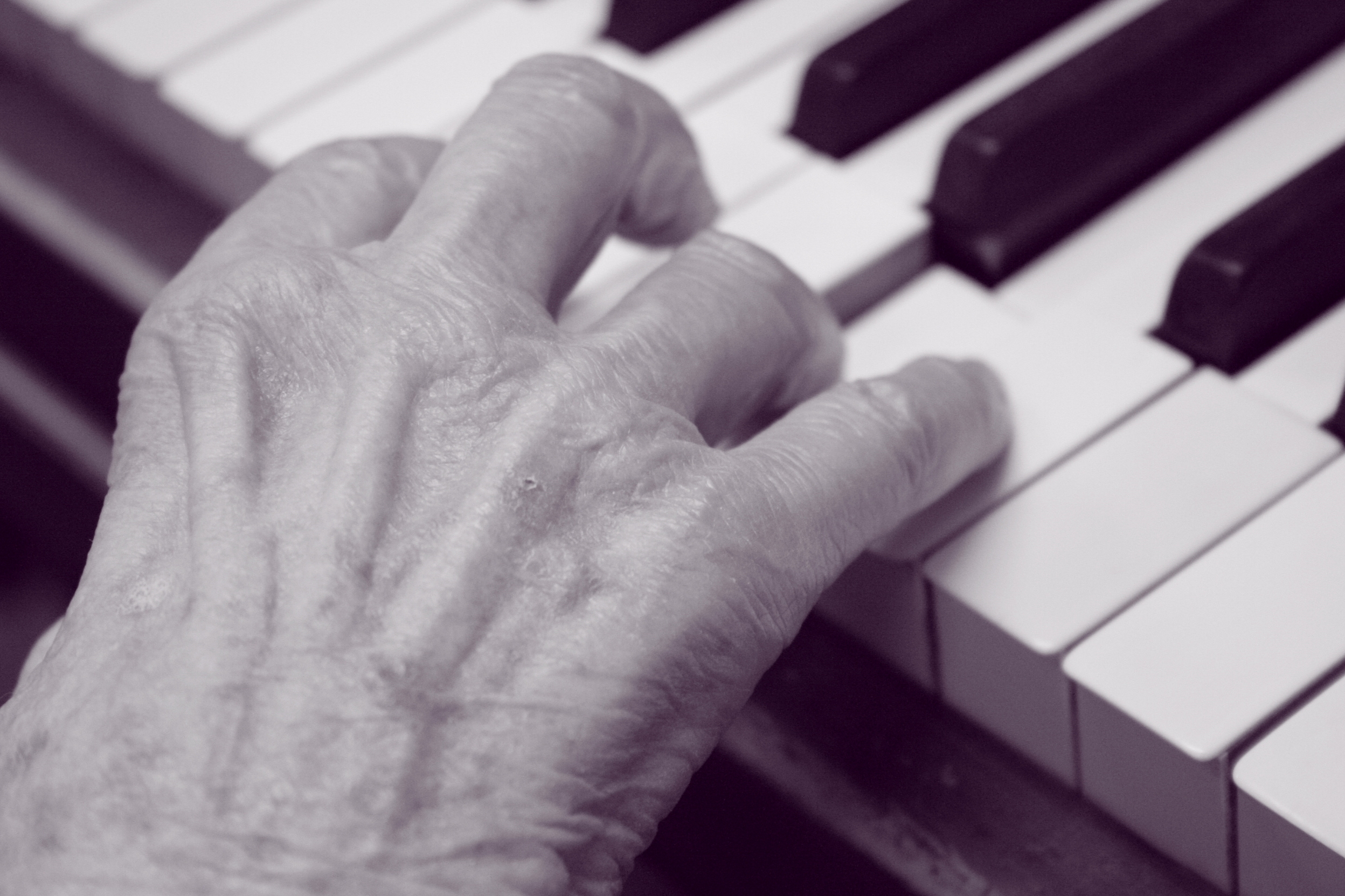103-year-old woman plays piano for fellow seniors everyday