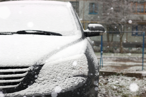 10-year-old boy removes snow from hospital workers’ cars to help them go home