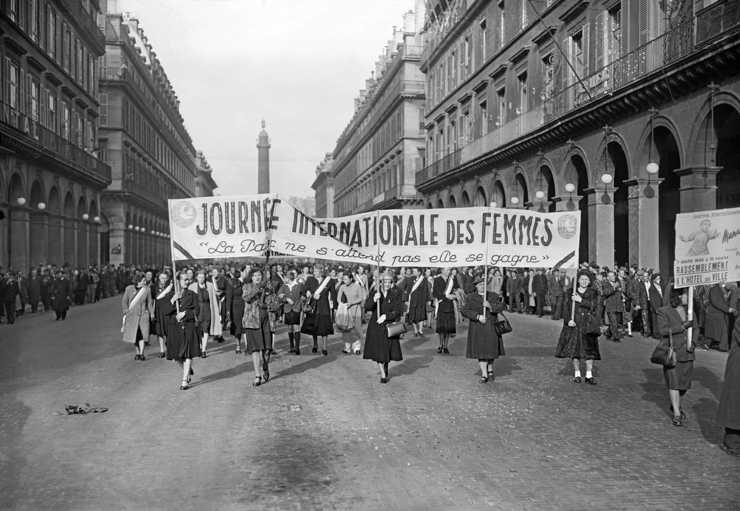 FRANCE-FEMME-MANIFESTATION (50406 BIS)