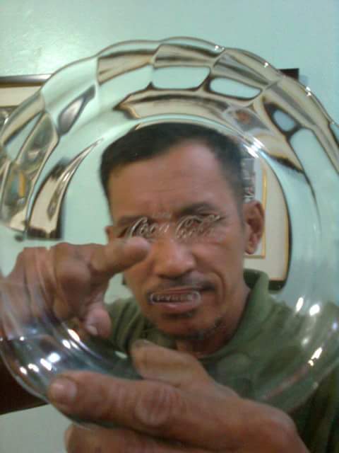 Larry Ronquillo with an old Coca-Cola glass plate Pinoy Picker