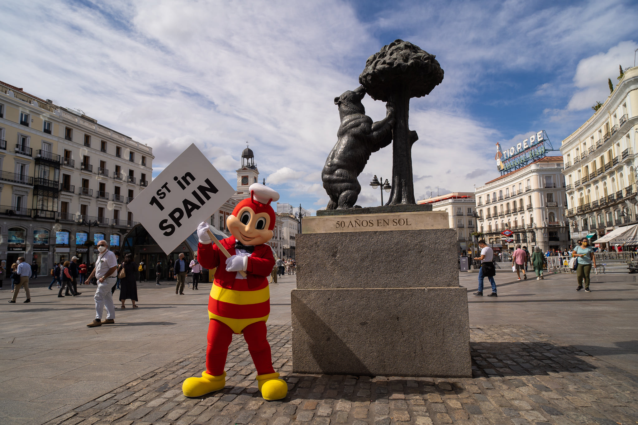 Jollibee’s 1st branch in Spain brings out the best of PH colonization memes