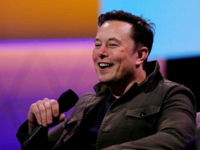 Elon Musk buys Twitter, people on Twitter proceed to freak out