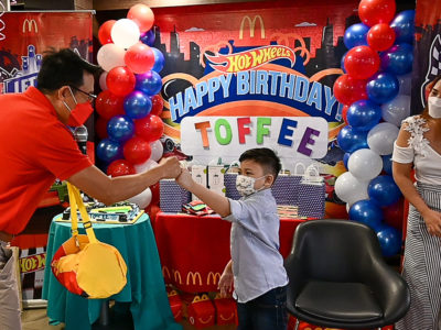 McDo birthday party celebrants receive surprise treats from McDonald’s Philippines President and CEO