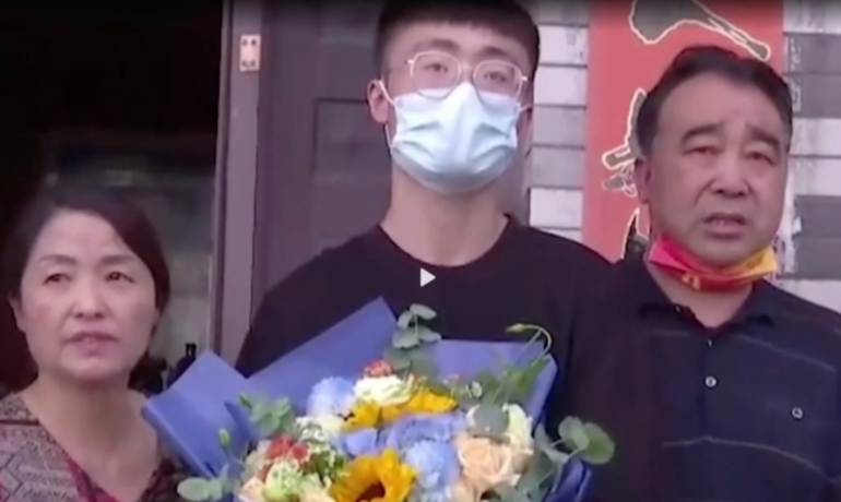 Chinese man reunited with millionaire parents