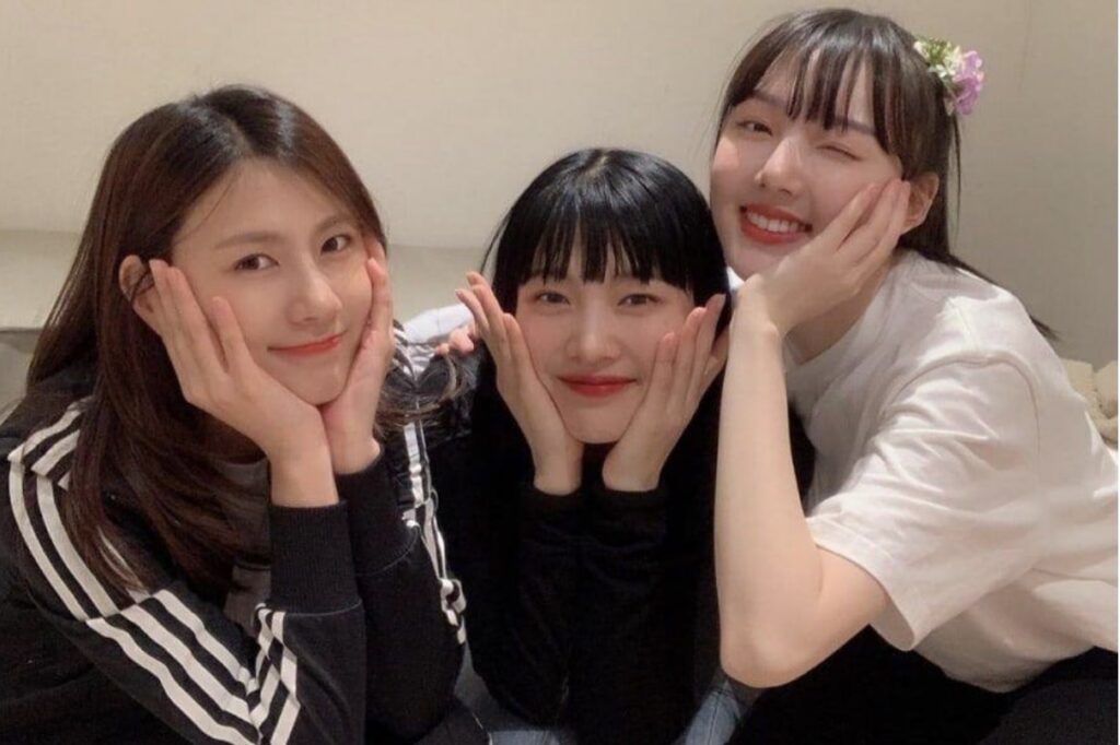 (Oh) Hayoung, (Jung) Yerin, and (Park) Sooyoung