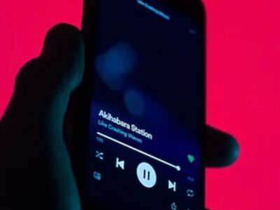Spotify is in talks about possibly adding music videos to the platform, further blurring the line between music and video streaming services