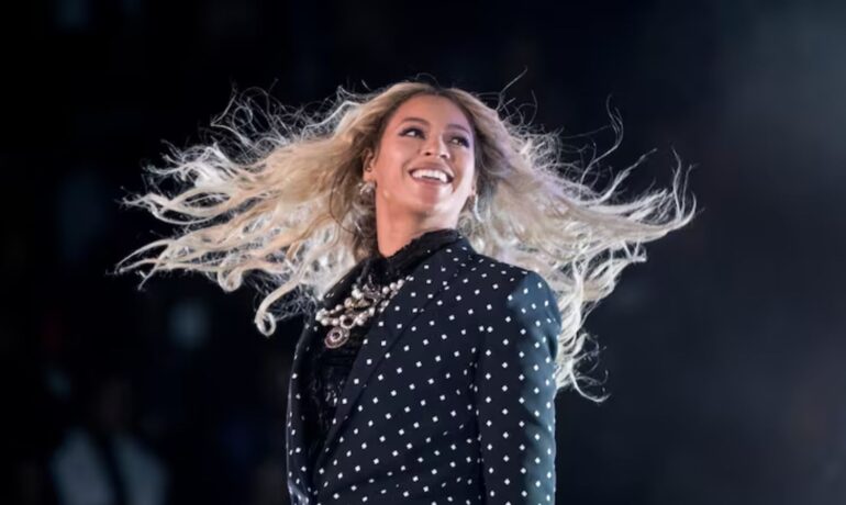 Beyonce tops Billboard country chart