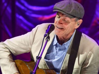 James Taylor graces Manila stage after 30 years, treats Filipino fans to a trip down memory lane