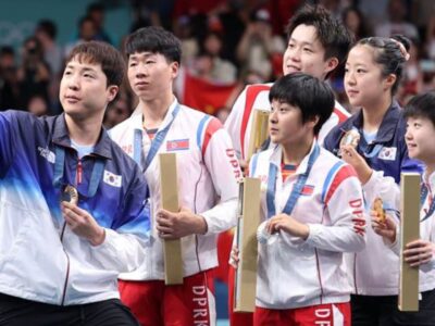 North Korean olympians under investigation after taking selfies with South Korean athletes