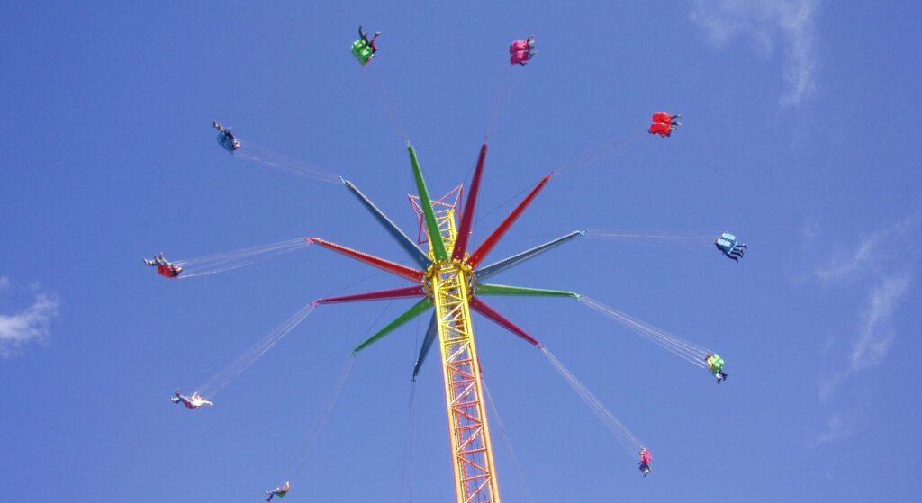 People stranded midair as sudden storm halts thrill ride at Mexico amusement park