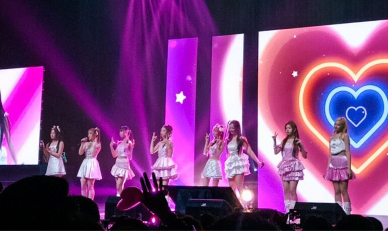 UNIS charms fans at 'CURIOUS Land' fancon with exceptional performances